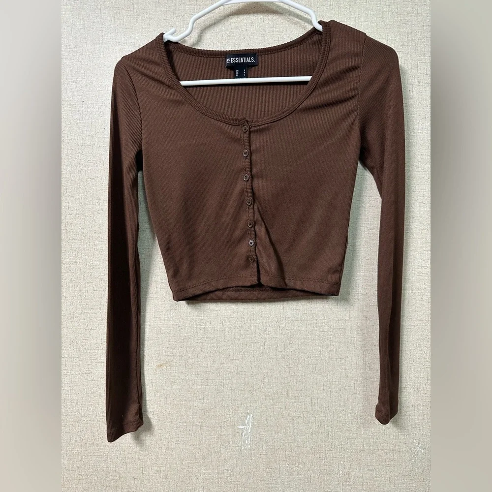 ESSENTIALS Women's Brown Ribbed Button-Front Crop Top - Picture 3 of 6